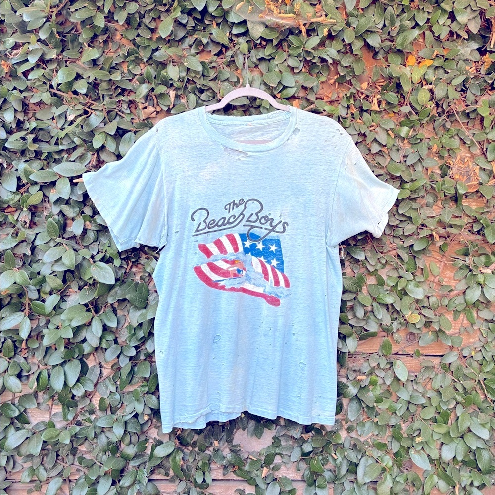 Vintage Weathered 1981 Beach Boys Graphic Surf Tee - 20th Anniversary